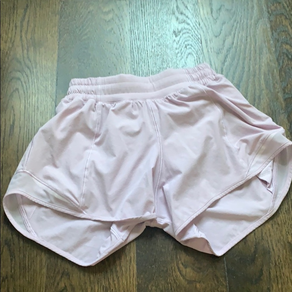Lululemon Lavender Hotty hot shorts tall size 2